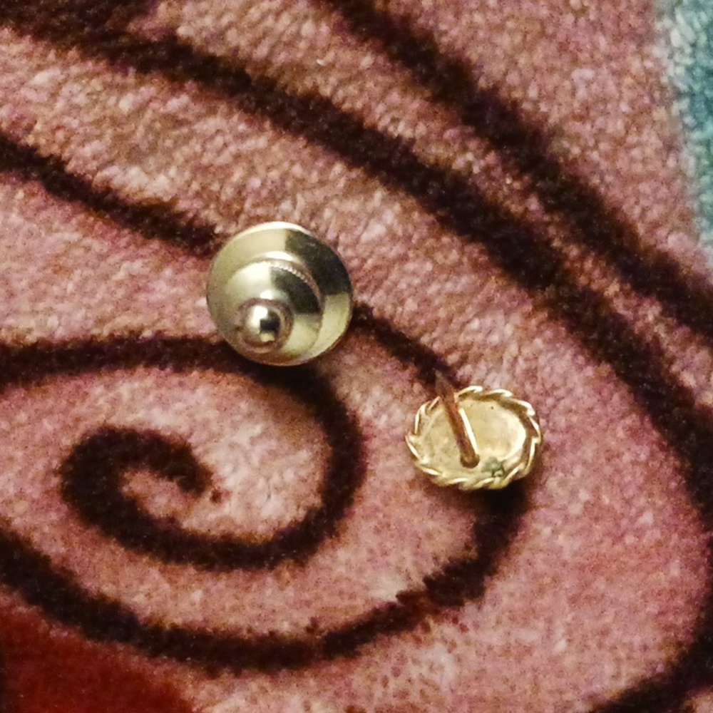 Tiny Cats Eye Lapel pin - Picture 2 of 4
